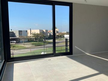 Casa en Venta de diseño Moderno con 3 dormitorios. Barrio Cerrado San Matias, Escobar