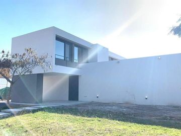 Casa en Venta de diseño Moderno con 3 dormitorios. Barrio Cerrado San Matias, Escobar