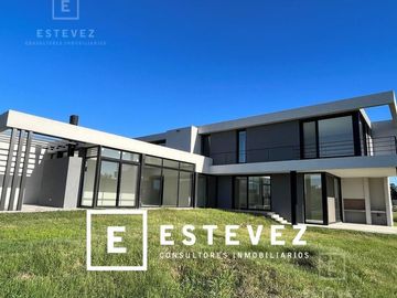 Casa en Venta de diseño Moderno con 3 dormitorios. Barrio Cerrado San Matias, Escobar