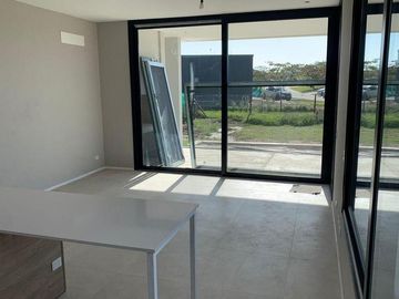 Casa en Venta de diseño Moderno con 3 dormitorios. Barrio Cerrado San Matias, Escobar