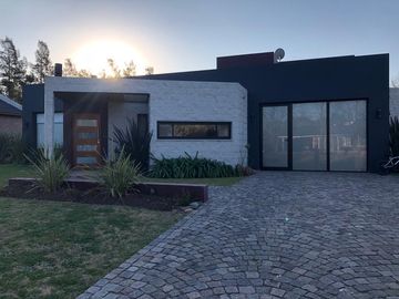 En Venta | Excelente Propiedad en Country Club La Concepción en Lujan | 250m2 Cubiertos