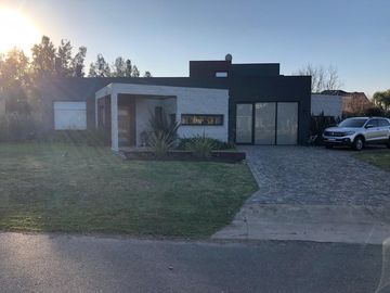 En Venta | Excelente Propiedad en Country Club La Concepción en Lujan | 250m2 Cubiertos