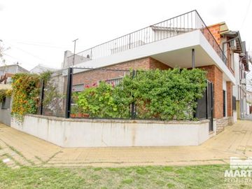 Chalet en una planta reciclado hace tres años.