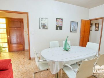 Chalet en una planta reciclado hace tres años.