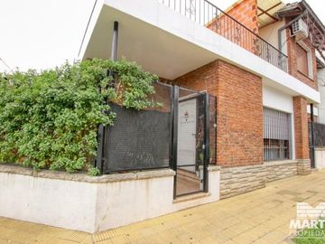 Chalet en una planta reciclado hace tres años.