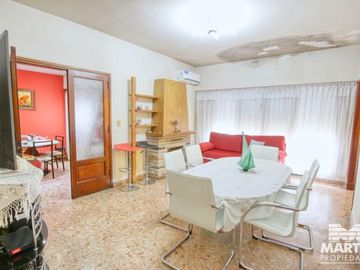 Chalet en una planta reciclado hace tres años.
