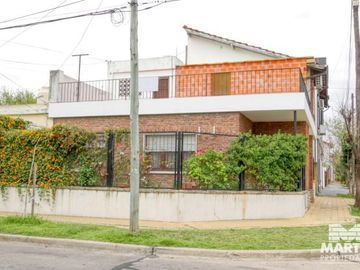 Chalet en una planta reciclado hace tres años.