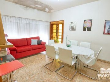 Chalet en una planta reciclado hace tres años.