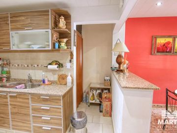 Chalet en una planta reciclado hace tres años.