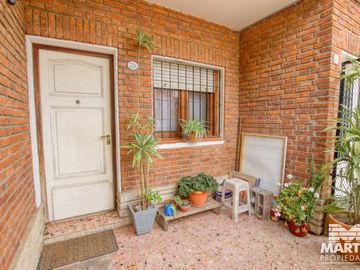 Chalet en una planta reciclado hace tres años.