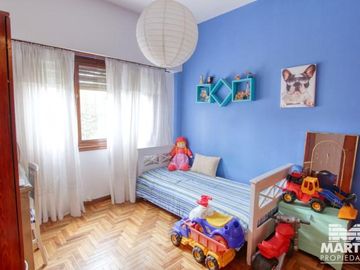 Chalet en una planta reciclado hace tres años.