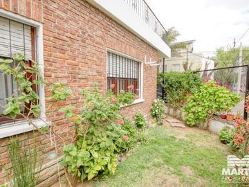Chalet en una planta reciclado hace tres años.