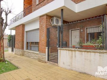 Chalet en una planta reciclado hace tres años.