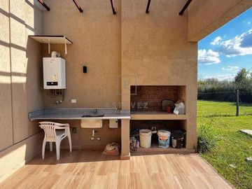 Muy buena casa en venta, Barrio Araucarias de Puertos, Escobar