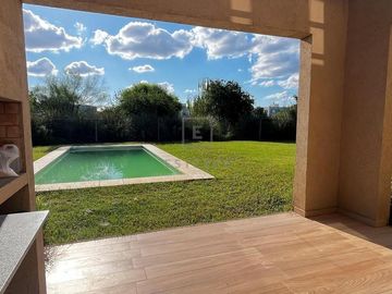 Muy buena casa en venta, Barrio Araucarias de Puertos, Escobar