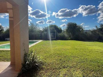 Muy buena casa en venta, Barrio Araucarias de Puertos, Escobar