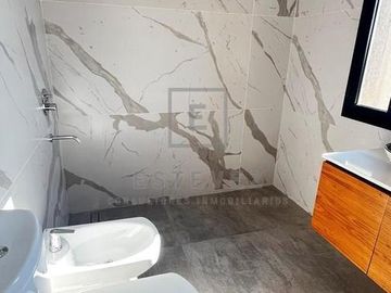 Muy buena casa en venta, Barrio Araucarias de Puertos, Escobar