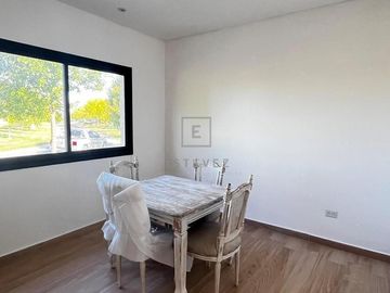 Muy buena casa en venta, Barrio Araucarias de Puertos, Escobar