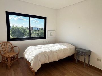 Muy buena casa en venta, Barrio Araucarias de Puertos, Escobar