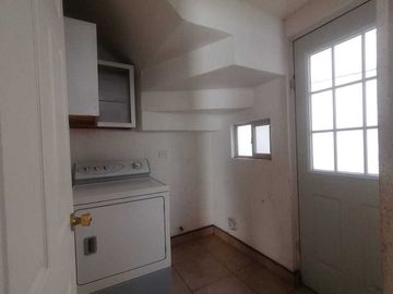 Sta Clara provincia Barcelona casa 2 plantas con excedente de terreno