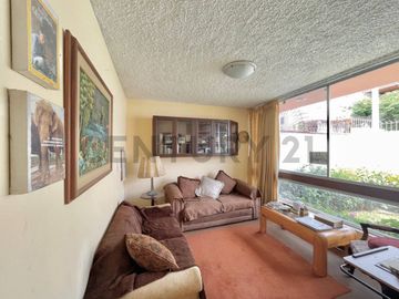 Espaciosa Casa en Surco con Jardines, Terraza y Excelente Ubicación
