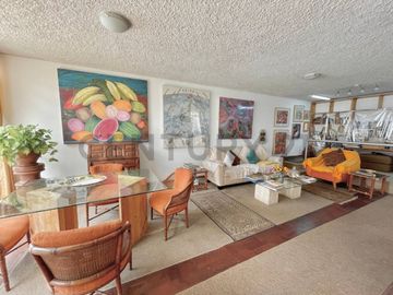 Espaciosa Casa en Surco con Jardines, Terraza y Excelente Ubicación