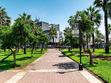 Vive frente al mar en este exclusivo dúplex en preventa ubicado en Miraflores