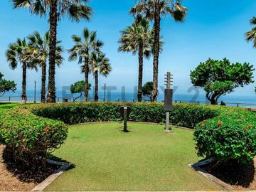 Vive frente al mar en este exclusivo dúplex en preventa ubicado en Miraflores