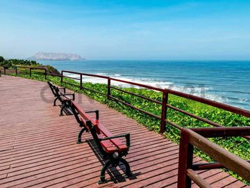 Vive frente al mar en este exclusivo dúplex en preventa ubicado en Miraflores