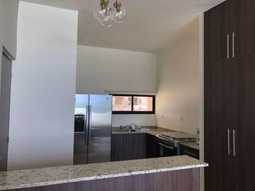 CASA EN VENTA CONKAL