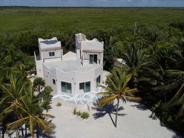 REFUGIO DE PAZ FRENTE A LA PLAYA