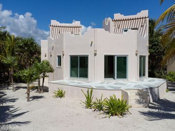 REFUGIO DE PAZ FRENTE A LA PLAYA