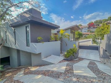 RESIDENCIA EN VALLE DE BRAVO A 10 MIN. DE TODO
