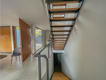 RESIDENCIA EN VALLE DE BRAVO A 10 MIN. DE TODO