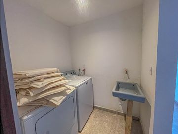 RESIDENCIA EN VALLE DE BRAVO A 10 MIN. DE TODO