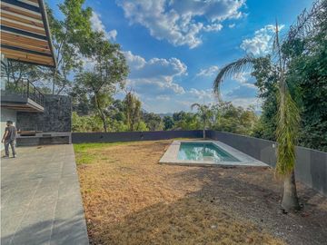 RESIDENCIA EN VALLE DE BRAVO A 10 MIN. DE TODO
