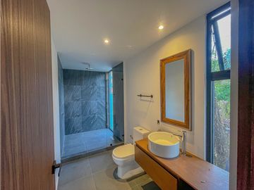 RESIDENCIA EN VALLE DE BRAVO A 10 MIN. DE TODO