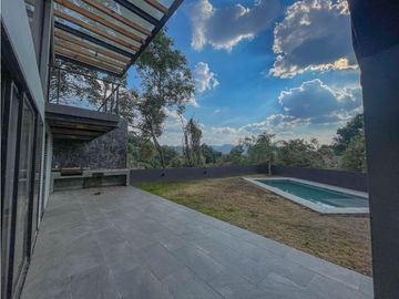 RESIDENCIA EN VALLE DE BRAVO A 10 MIN. DE TODO