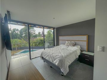 RESIDENCIA EN VALLE DE BRAVO A 10 MIN. DE TODO