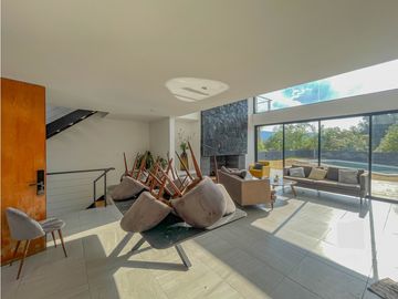 RESIDENCIA EN VALLE DE BRAVO A 10 MIN. DE TODO