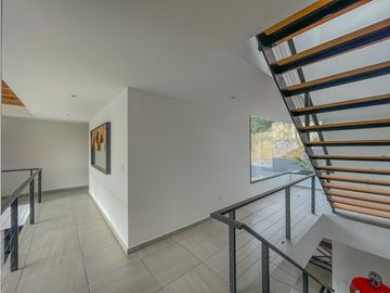 RESIDENCIA EN VALLE DE BRAVO A 10 MIN. DE TODO