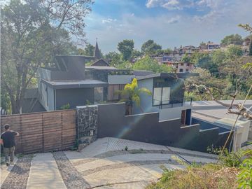 RESIDENCIA EN VALLE DE BRAVO A 10 MIN. DE TODO