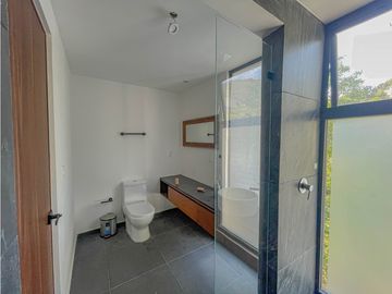 RESIDENCIA EN VALLE DE BRAVO A 10 MIN. DE TODO