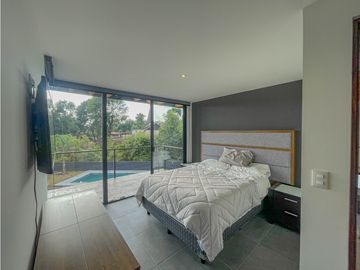 RESIDENCIA EN VALLE DE BRAVO A 10 MIN. DE TODO