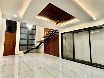 Casa de 4 recámaras en privada con amenidades en venta en Temozón Norte