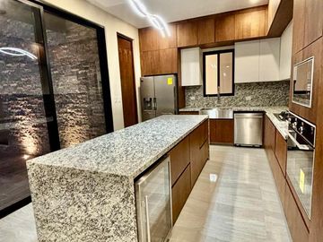 Casa de 4 recámaras en privada con amenidades en venta en Temozón Norte