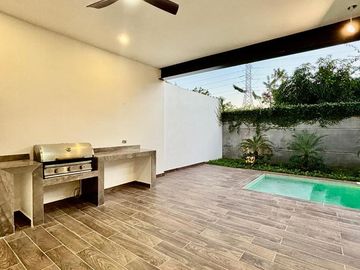 Casa de 4 recámaras en privada con amenidades en venta en Temozón Norte