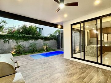 Casa de 4 recámaras en privada con amenidades en venta en Temozón Norte