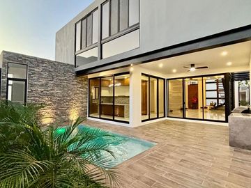 Casa de 4 recámaras en privada con amenidades en venta en Temozón Norte