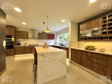 CASA DE VENTA EN CUMBAYA